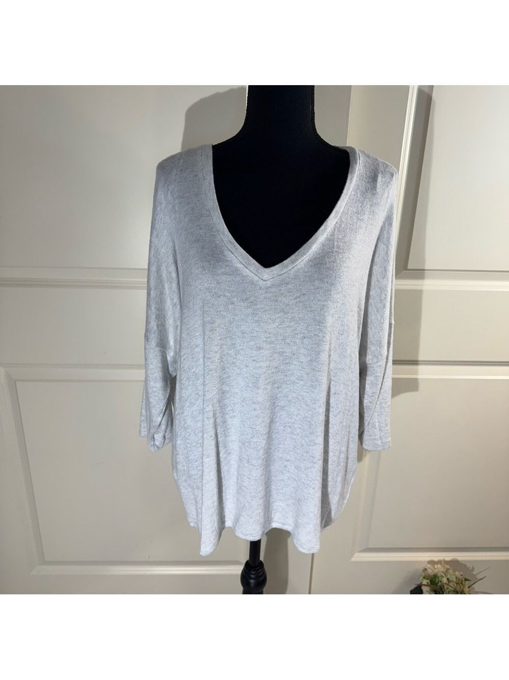 Philosophy Light Gray V-Neck Lagenlook Tunic Top 2X